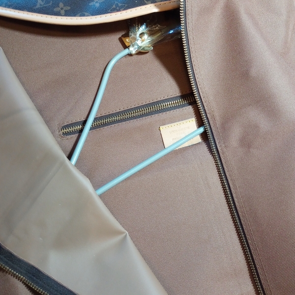 Louis Vuitton Monogram Cowhide Leather Garment Bag W/ Cover Hanger Paris France - Picture 10 of 15